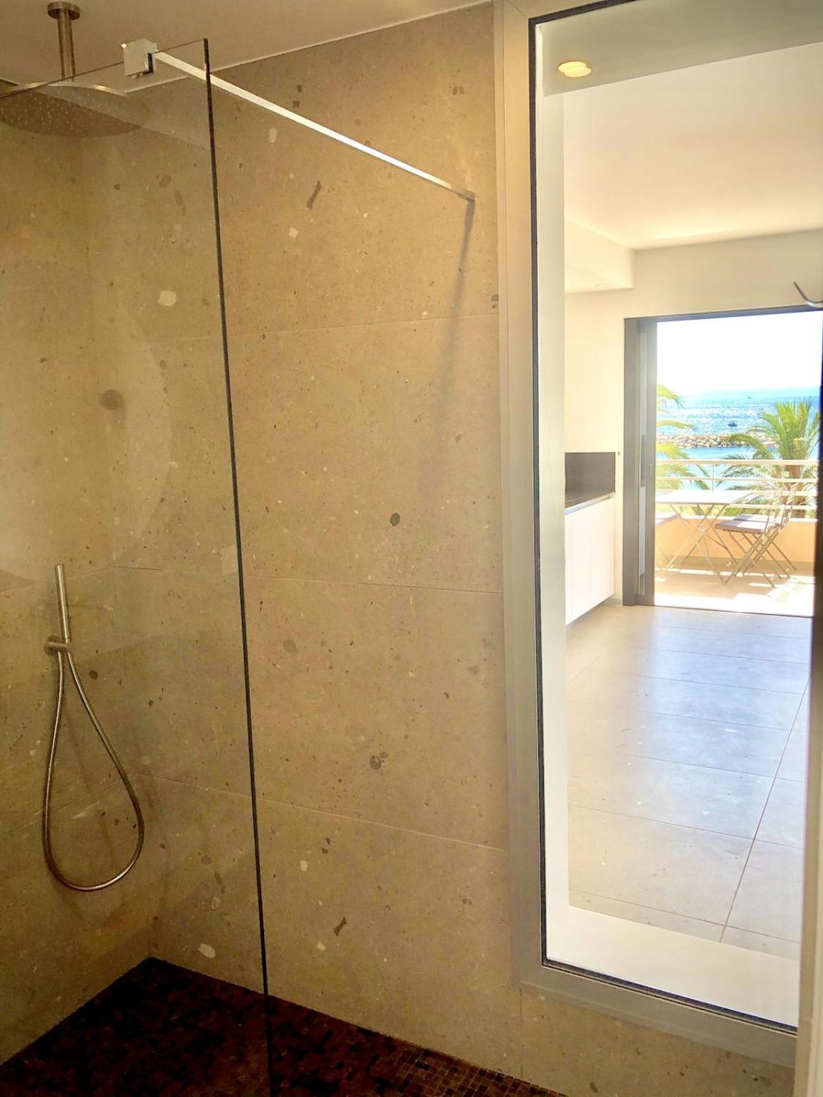 Appartement T3 Lumineux Traversant Totalement Neuf En Face De La Plage Front De Mer Vue Sur Les Iles Vue Mer Panoramique Assuree Residence De La Plage Centre Ville Du Lavandou 3Eme Etage Avec Ascenseur Appartement T3 Льо Лаванду Екстериор снимка