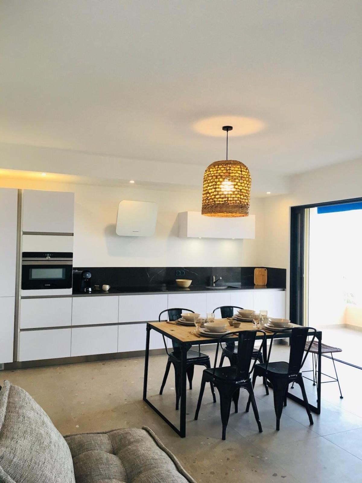 Appartement T3 Lumineux Traversant Totalement Neuf En Face De La Plage Front De Mer Vue Sur Les Iles Vue Mer Panoramique Assuree Residence De La Plage Centre Ville Du Lavandou 3Eme Etage Avec Ascenseur Appartement T3 Льо Лаванду Екстериор снимка