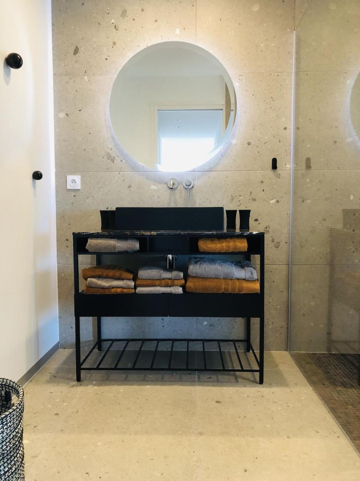 Appartement T3 Lumineux Traversant Totalement Neuf En Face De La Plage Front De Mer Vue Sur Les Iles Vue Mer Panoramique Assuree Residence De La Plage Centre Ville Du Lavandou 3Eme Etage Avec Ascenseur Appartement T3 Льо Лаванду Екстериор снимка