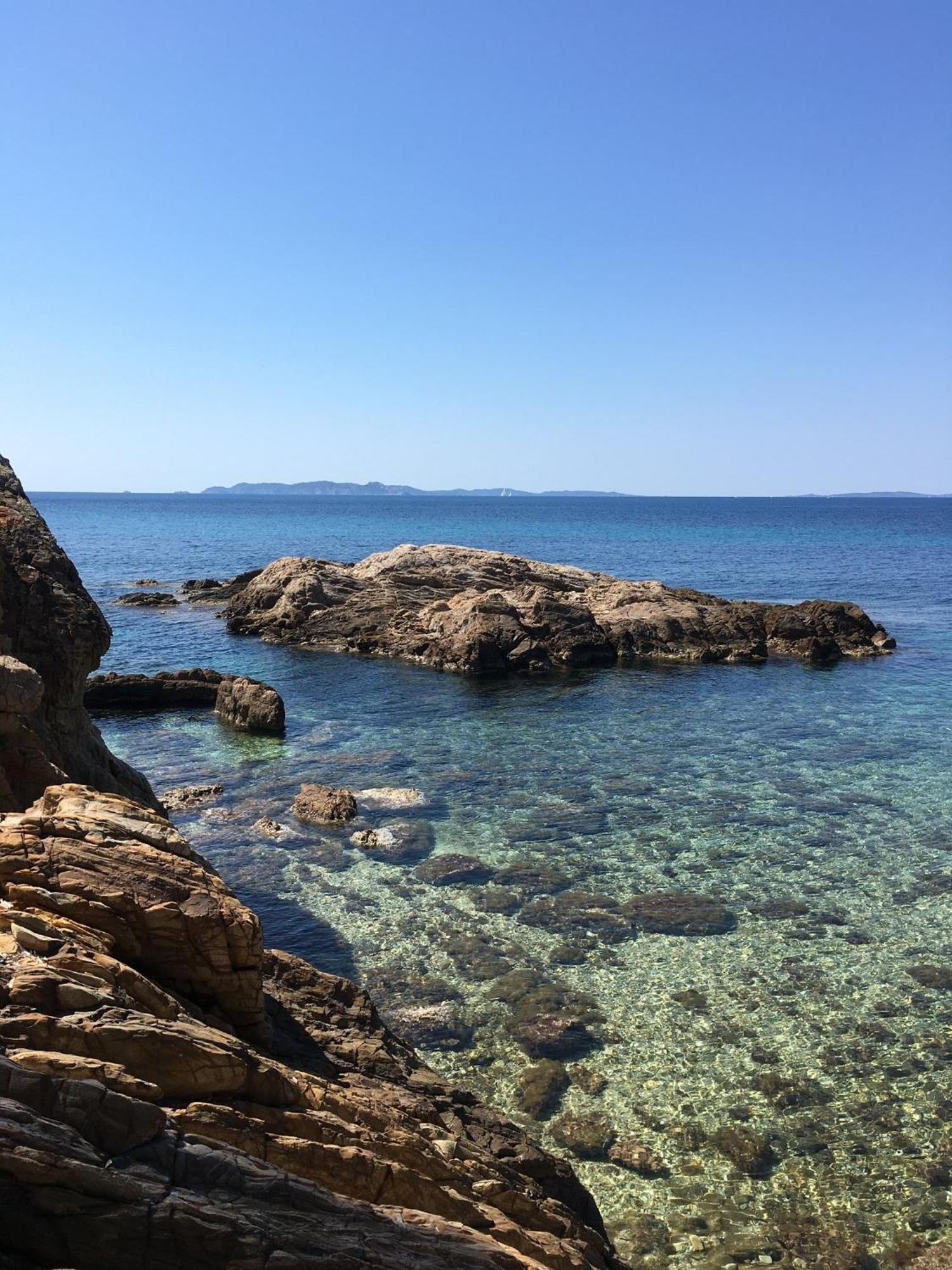 Appartement T3 Lumineux Traversant Totalement Neuf En Face De La Plage Front De Mer Vue Sur Les Iles Vue Mer Panoramique Assuree Residence De La Plage Centre Ville Du Lavandou 3Eme Etage Avec Ascenseur Appartement T3 Льо Лаванду Екстериор снимка