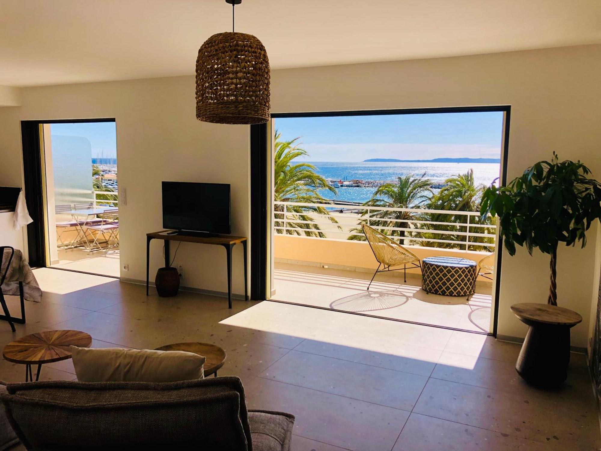 Appartement T3 Lumineux Traversant Totalement Neuf En Face De La Plage Front De Mer Vue Sur Les Iles Vue Mer Panoramique Assuree Residence De La Plage Centre Ville Du Lavandou 3Eme Etage Avec Ascenseur Appartement T3 Льо Лаванду Екстериор снимка