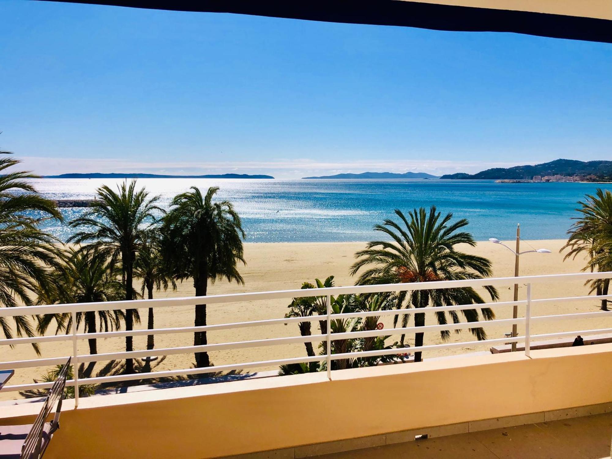 Appartement T3 Lumineux Traversant Totalement Neuf En Face De La Plage Front De Mer Vue Sur Les Iles Vue Mer Panoramique Assuree Residence De La Plage Centre Ville Du Lavandou 3Eme Etage Avec Ascenseur Appartement T3 Льо Лаванду Екстериор снимка