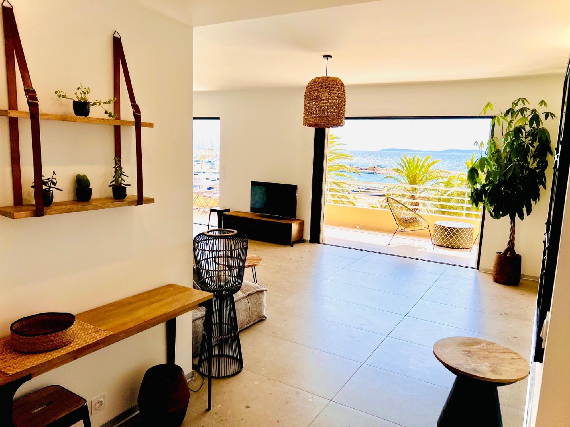 Appartement T3 Lumineux Traversant Totalement Neuf En Face De La Plage Front De Mer Vue Sur Les Iles Vue Mer Panoramique Assuree Residence De La Plage Centre Ville Du Lavandou 3Eme Etage Avec Ascenseur Appartement T3 Льо Лаванду Екстериор снимка