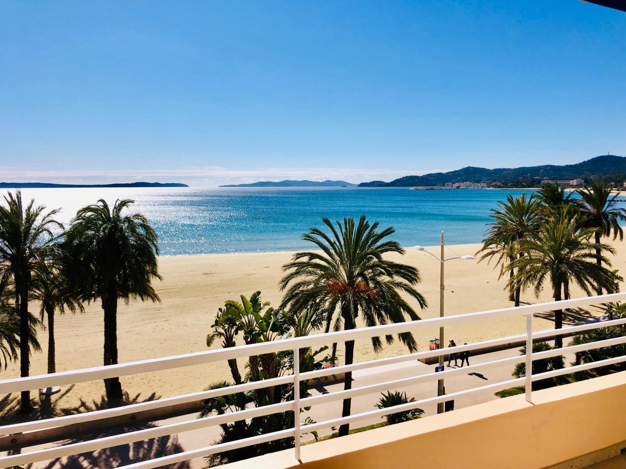 Appartement T3 Lumineux Traversant Totalement Neuf En Face De La Plage Front De Mer Vue Sur Les Iles Vue Mer Panoramique Assuree Residence De La Plage Centre Ville Du Lavandou 3Eme Etage Avec Ascenseur Appartement T3 Льо Лаванду Екстериор снимка