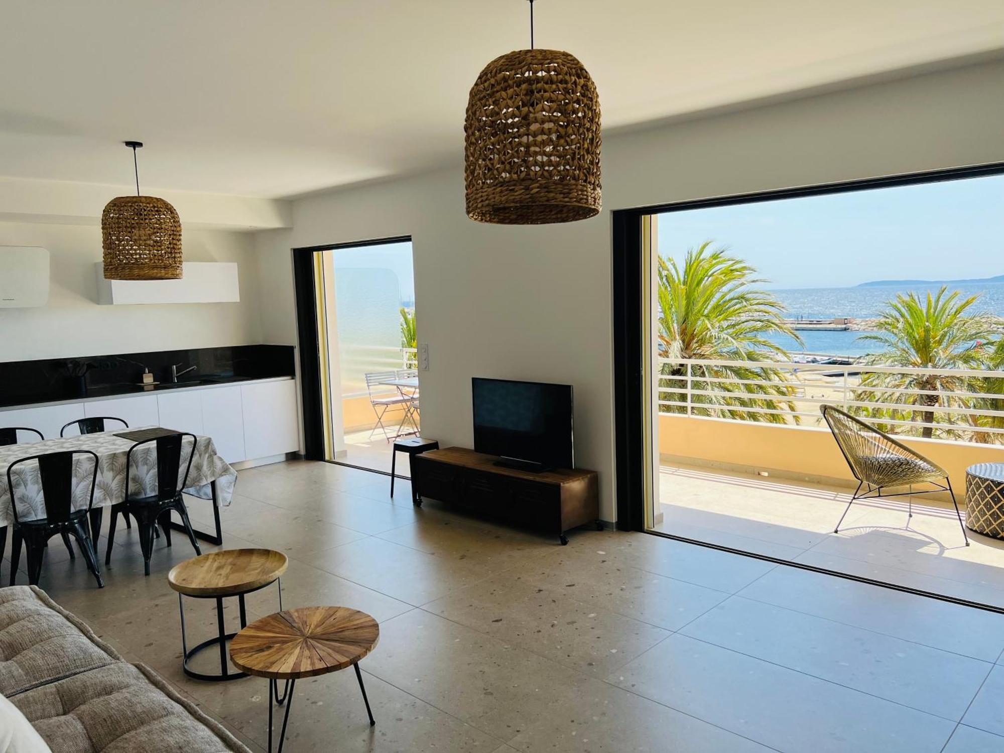 Appartement T3 Lumineux Traversant Totalement Neuf En Face De La Plage Front De Mer Vue Sur Les Iles Vue Mer Panoramique Assuree Residence De La Plage Centre Ville Du Lavandou 3Eme Etage Avec Ascenseur Appartement T3 Льо Лаванду Екстериор снимка