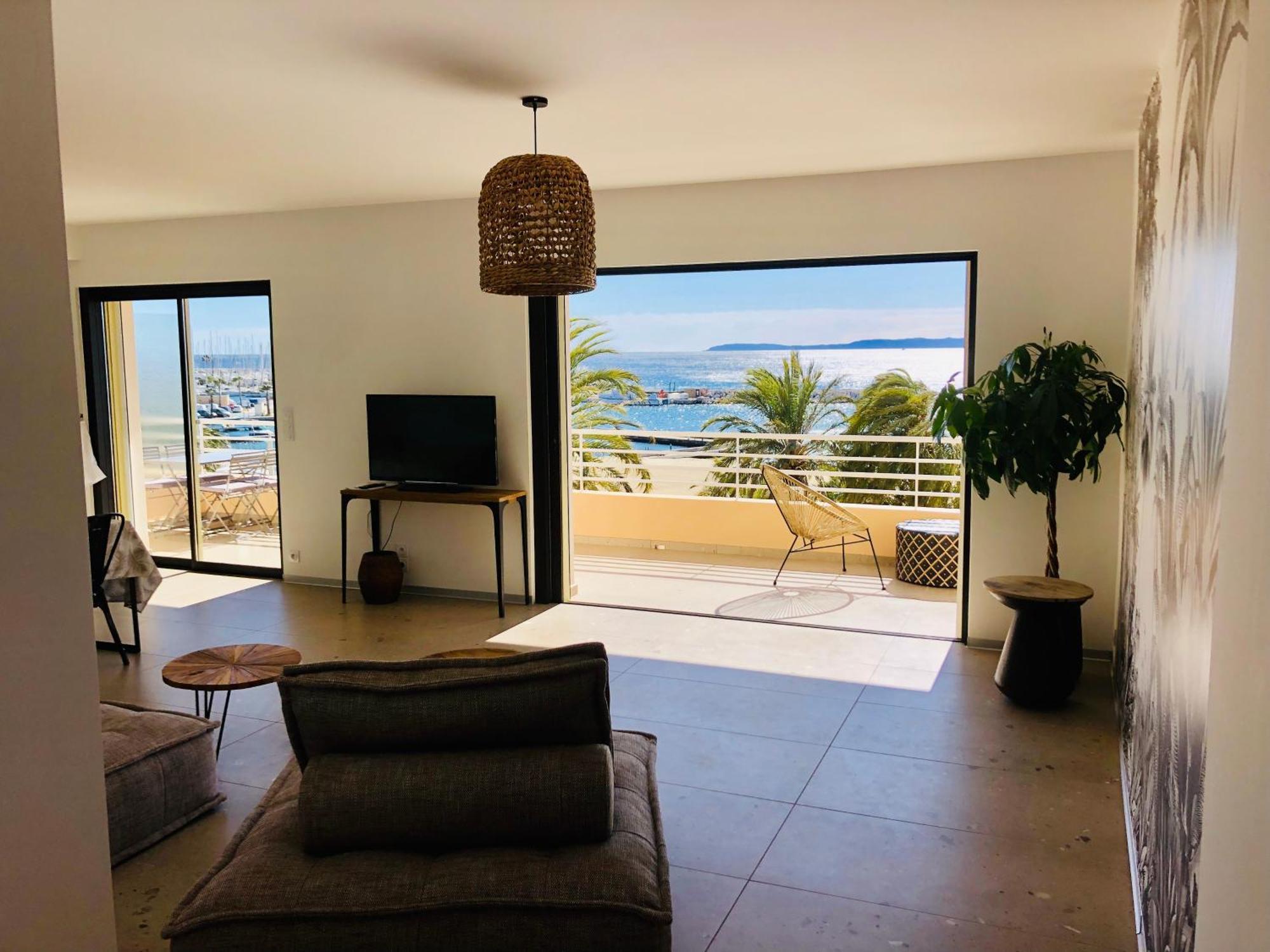 Appartement T3 Lumineux Traversant Totalement Neuf En Face De La Plage Front De Mer Vue Sur Les Iles Vue Mer Panoramique Assuree Residence De La Plage Centre Ville Du Lavandou 3Eme Etage Avec Ascenseur Appartement T3 Льо Лаванду Екстериор снимка